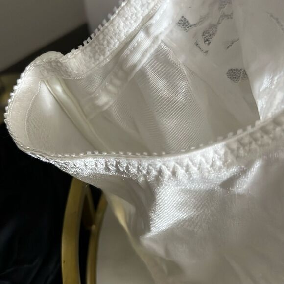 Vassarette bra white lace sheer 42D underwire floral EUC - Picture 6 of 7